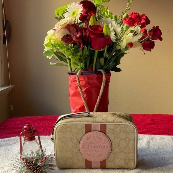 🎄 COACH DEMPSEY BOXY COSMETIC CASE 🎄 - Picture 3 of 16